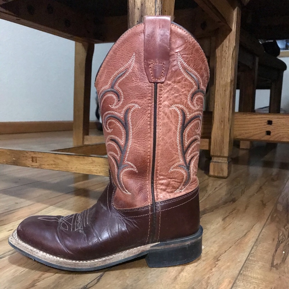Kids size 13.5 Old West cowboy boots